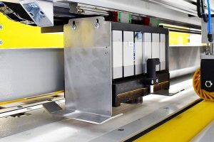 Outil de découpe personnalisable (poignées, encoches, trappes)